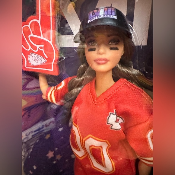 Taylor Swift (1 left) Kansas City chiefs, Super Bowl, Barbie SUPERBOWL - Picture 9 of 12